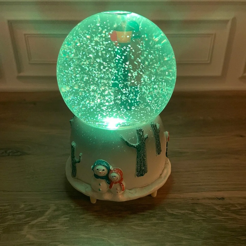 Romantic Couple Snow Globe Musical Light Up‎ Winter Scene Snowman Christmas Gift